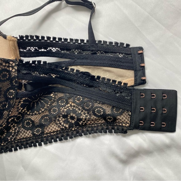 Like new black lazy aerie bra in size 32D - Picture 9 of 9